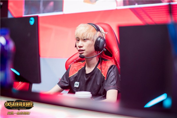 ayx爱游戏官网 - Doinb新星问鼎冠军表现惊艳，曼联未来可期！